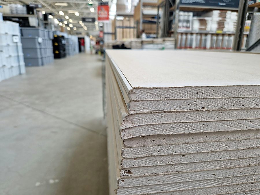 Placas de gesso e drywall em estoque
